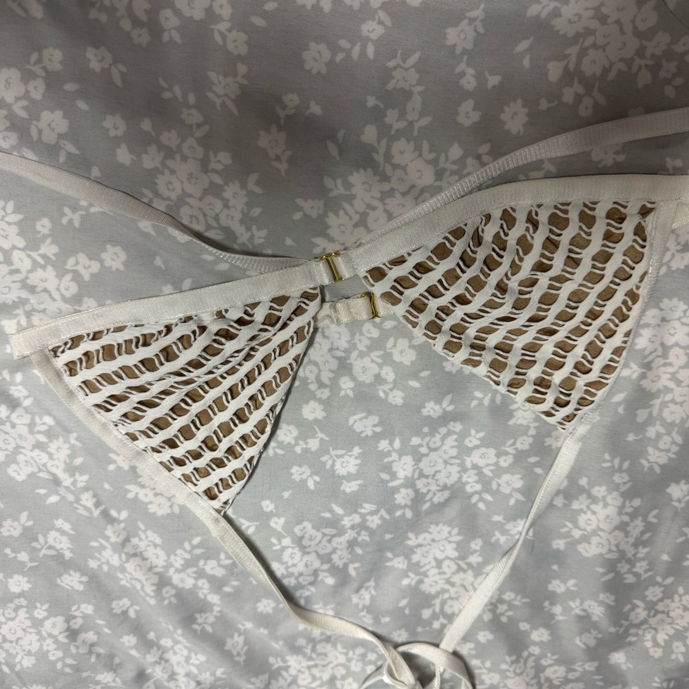 Beach Bunny White Triangle Bikini Swimwear - Picture 2 of 6